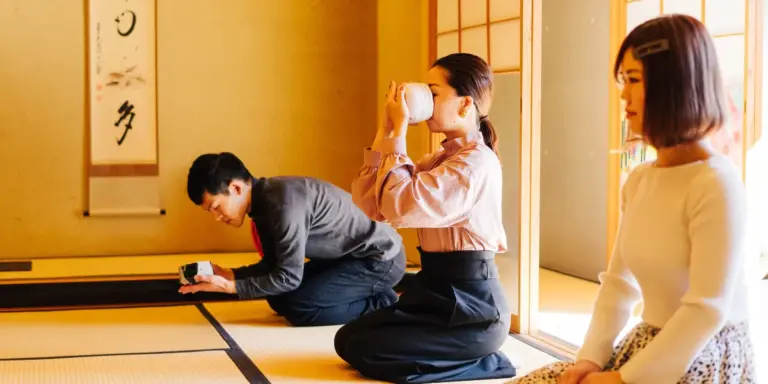 hosting-a-tea-ceremony-1689272132937_1600x